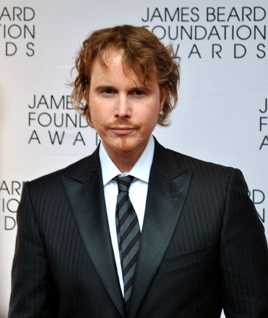 Grant Achatz y su restaurante, 'Alinea', han obtenido prácticamente todos los premios gastronómicos posibles. Entre ellos, el cocinero de Michigan obtuvo hace algunos años el premio de la Fundación James Beard al 'Mejor Chef de Usa' (algo así como los 'Oscars' de la cocina en Estados Unidos), y el establecimiento cuenta con tres estrellas Michelin y su nombre no suele faltar en la influyente lista de 'The World’s 50 Best Restaurants'.
