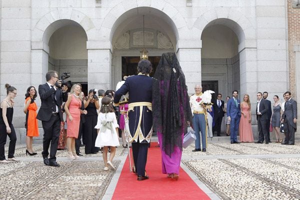 Entre los asistentes a la ceremonia hemos visto 'looks' variados y coloridos
