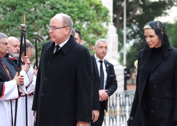 Alberto y Charlene de Mónaco dan el último adiós al arzobispo Bernard Barsi