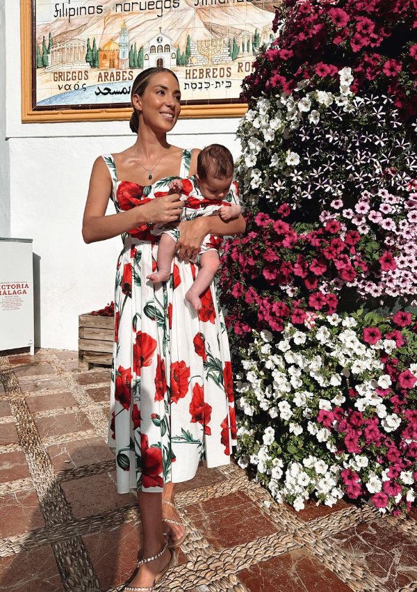 Alice Campello con vestido floral de Dolce & Gabbana