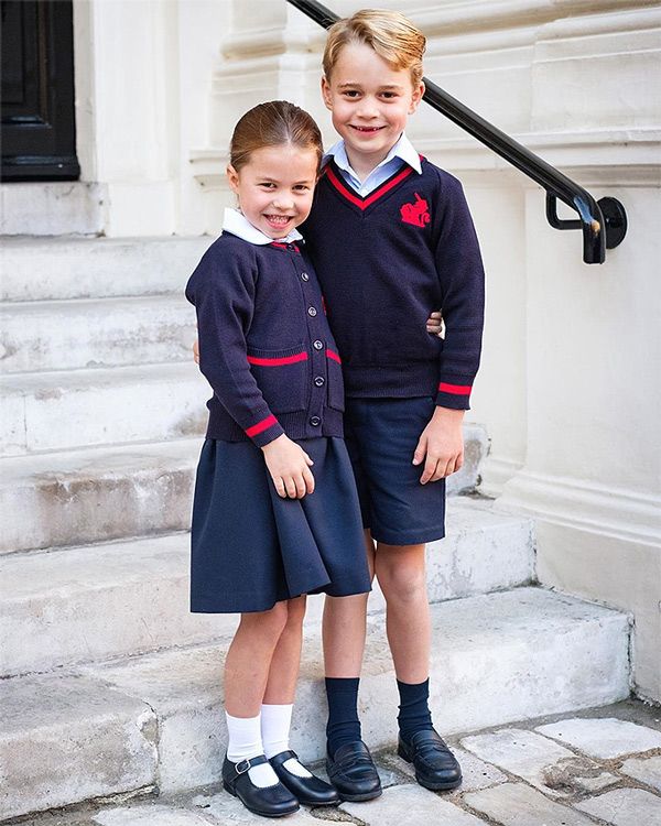 George y Charlotte de Cambridge, sonrientes y unidos en su primer día de colegio