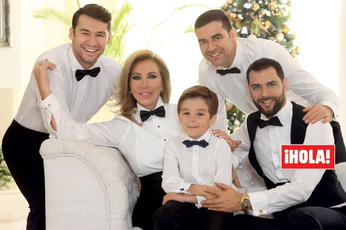 Norma Duval y sus tres hijos