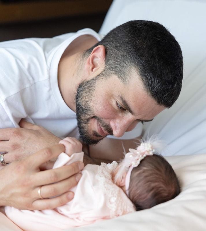 Berk Oktay se ha convertido en padre de su primera hija, una niña llamada Mira Milena