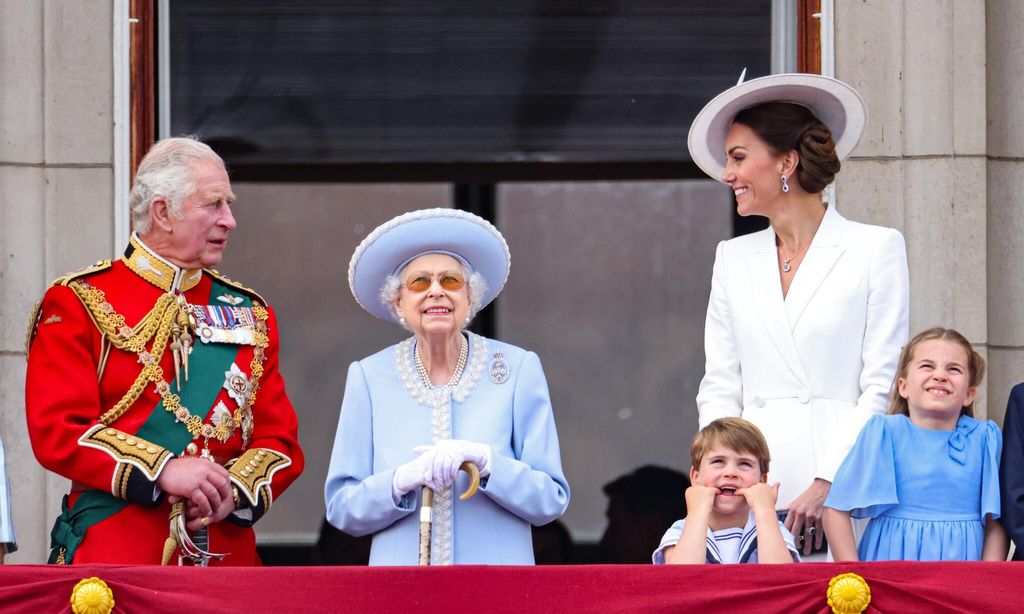 desfile trooping the colour kate middleton la reina isabel el pr ncipe carlos el pr ncipe louis y la princesa charlotte