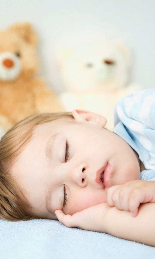 Niño pequeño dormido