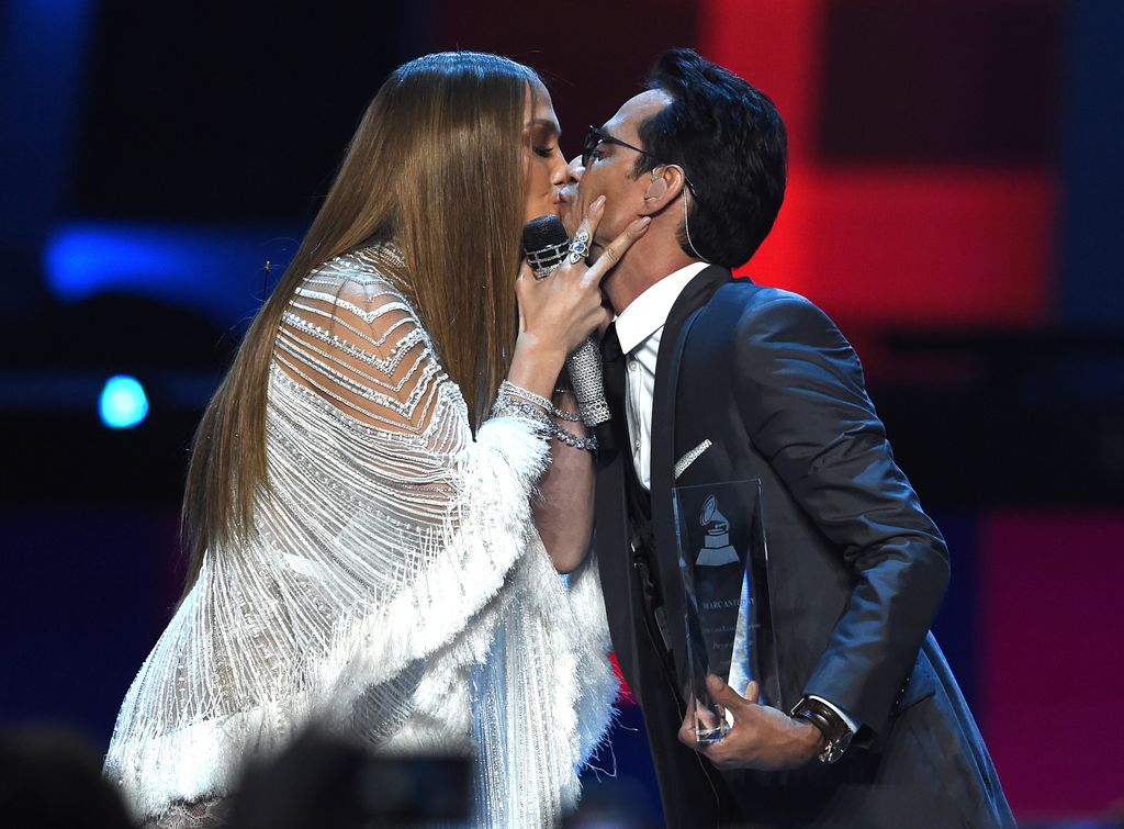 Jennifer Lopez y Marc Anthony en la 17 entrega del Latin GRAMMYn en la T-Mobile Arena, en Las Vegas.