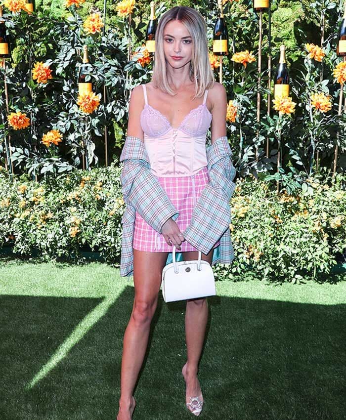 Kaitlynn Carter en un acto tras su ruptura con Miley Cyrus