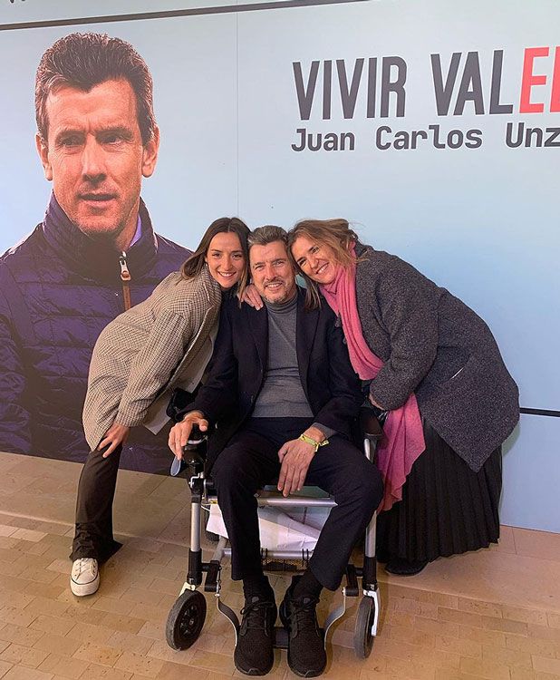 Juan Carlos Unzué con su hija María y su mujer 
