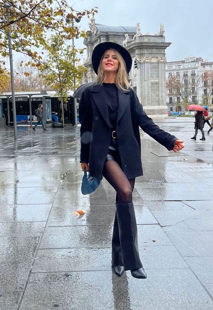 El look de Amelia Bono con las botas altas más polémicas de Zara 