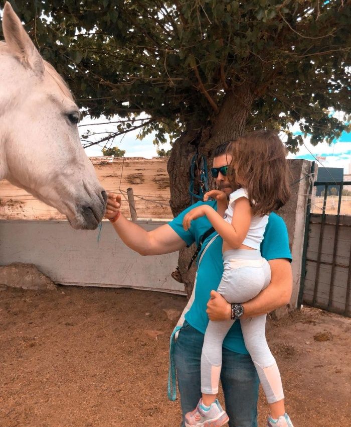 Ángel Cristo Jr. y su pequeña de seis años