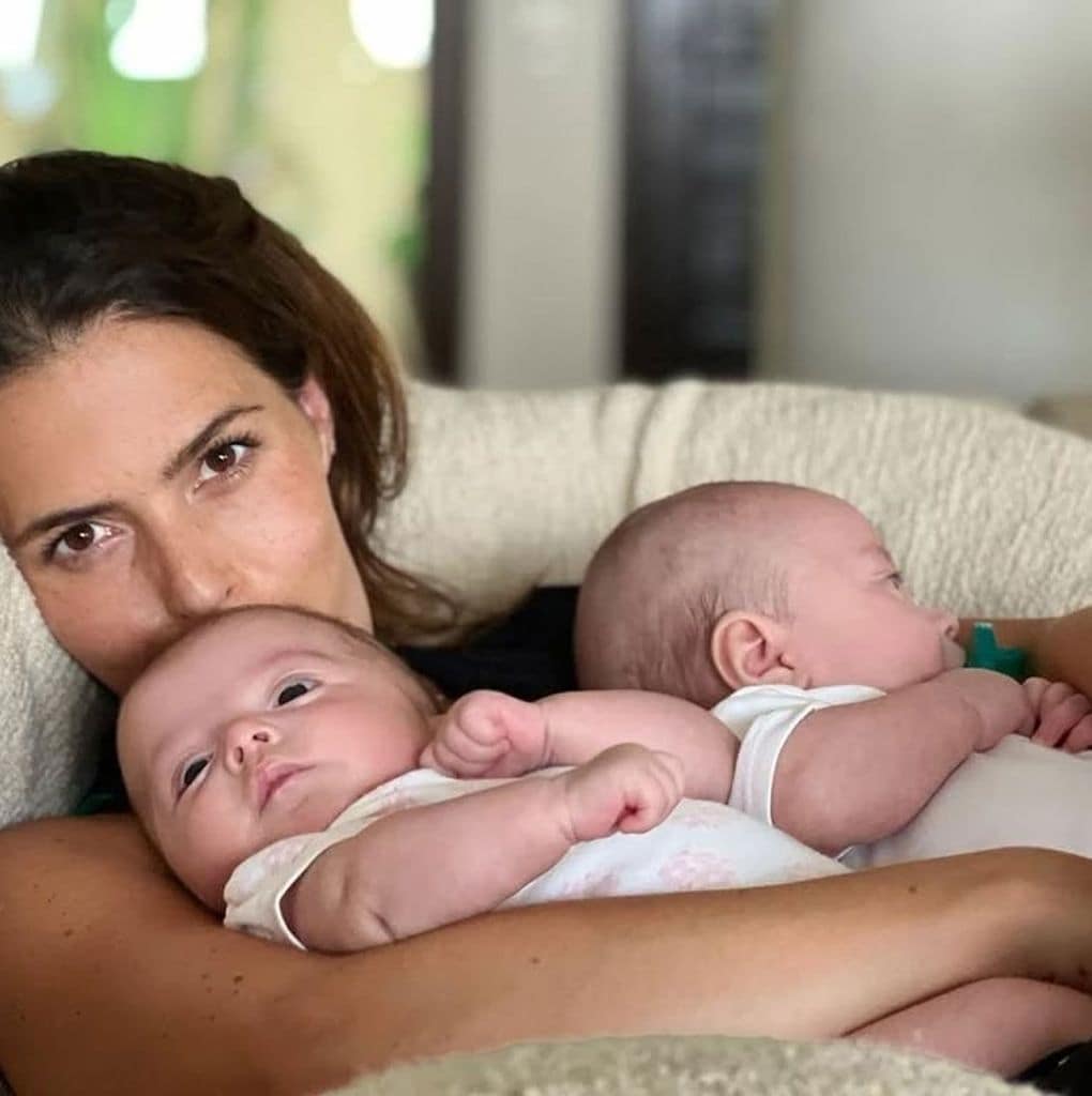 Por primera vez, Claudia recordó los días que enfrentó tras la llegada de sus mellizos.