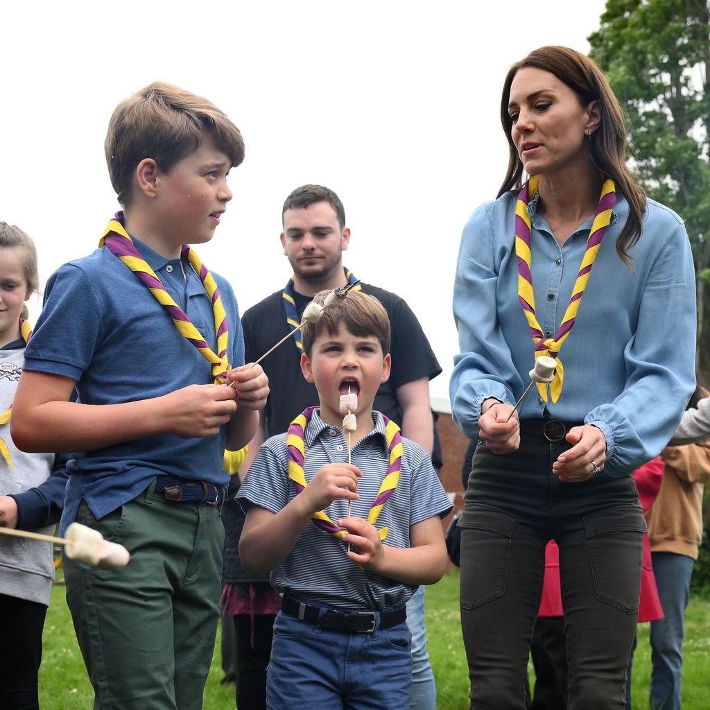 Príncipe George, princesa Charlotte, príncipe Louis y Kate Middleton