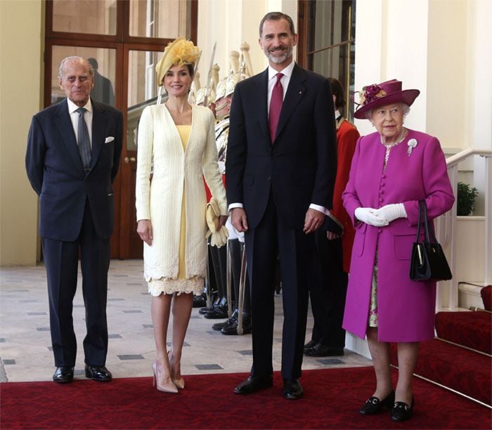 Los reyes Felipe y Letizia,  con lsabel II y el duque de Edimburgo