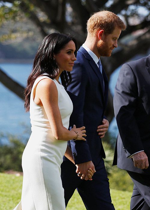 meghan baby bump dress