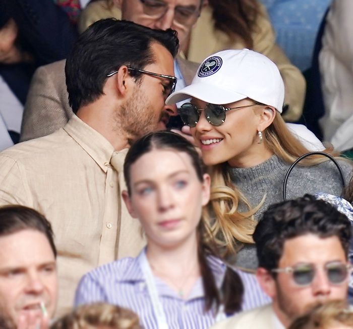 Ariana Grande y Jonathan Bailey en Wimbledon 