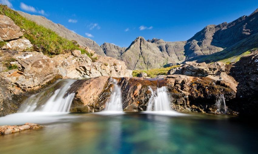 fairy pools piscinas naturales en la isla de skye escocia