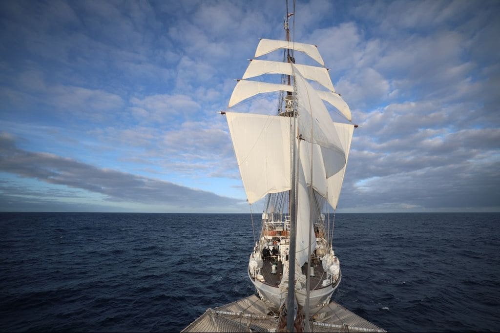 Juan Sebastián de Elcano, el barco en el que viaja la princesa Leonor como guardamarina, rumbo a América