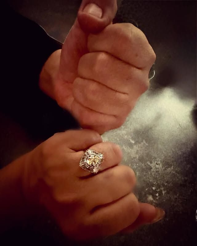 Litzy presumió por todo lo alto el anillo que su novio le entregó 