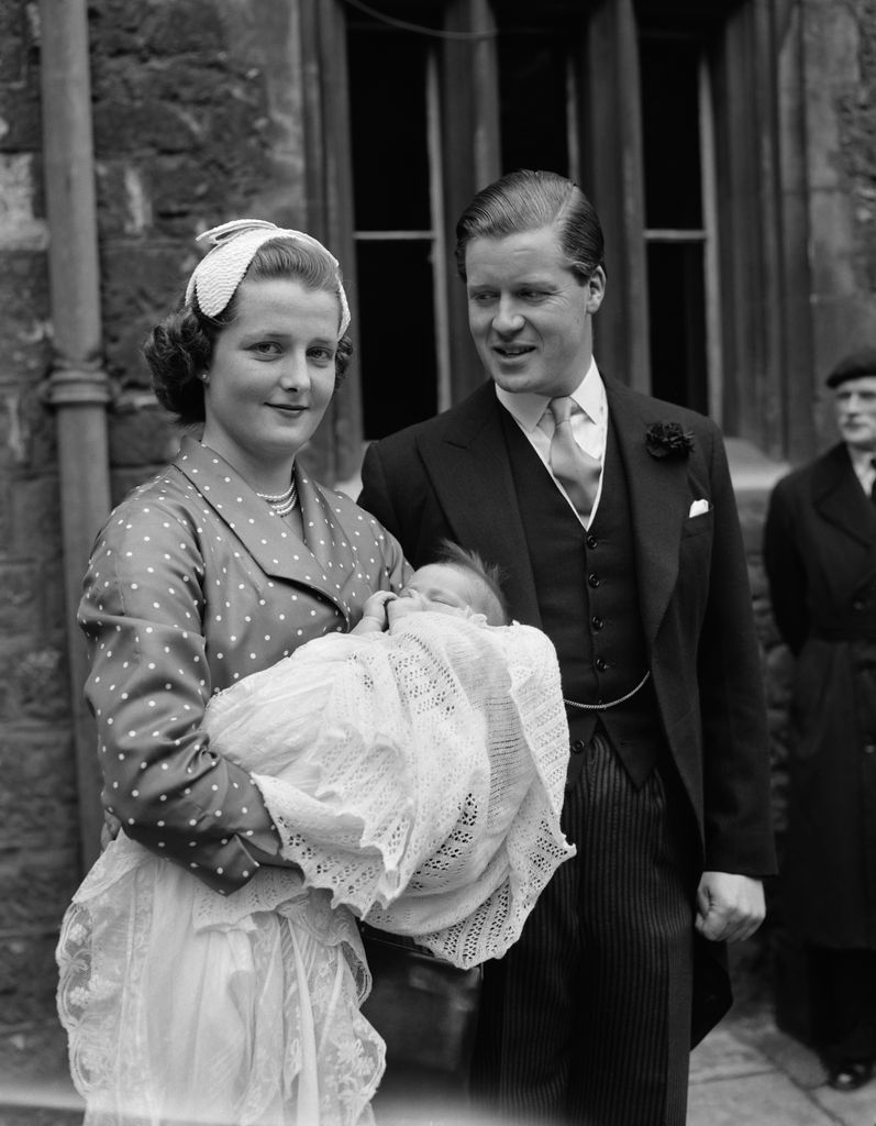 Frances Shand Kydd  y su marido John Spencer con su hija Sarah