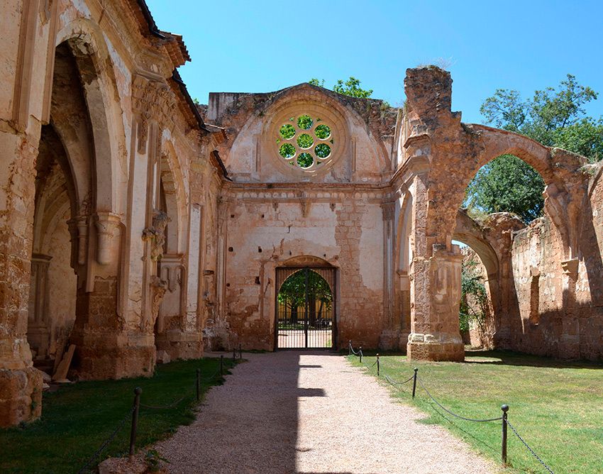 monasterio claustro 2g6xg7k