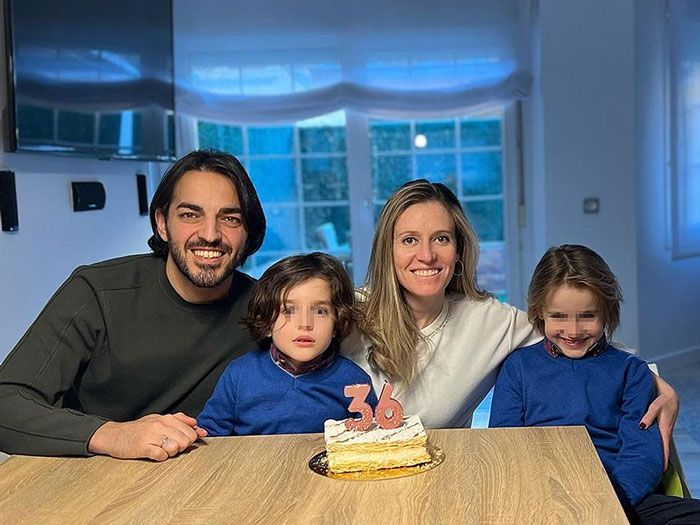 Andrea Prat con su familia en su 36 cumpleaños 