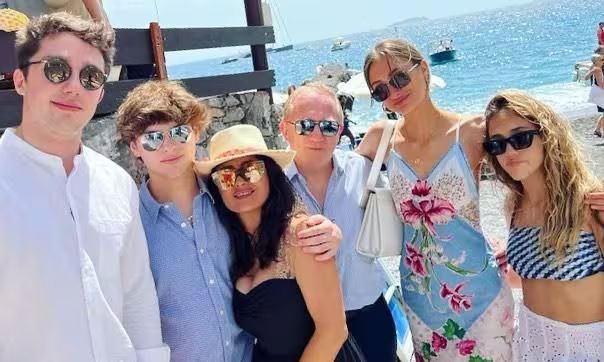 (De izq. a der.) Francois Pinault, Augustin James, Salma Hayek, Francois-Henri Pinault, Mathilde Pinault y Valentina Paloma