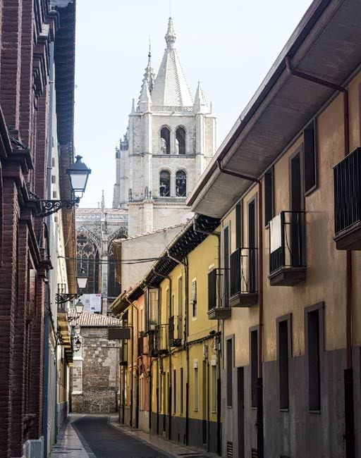 Salir de tapas por León es hacerlo por el entorno de su bonito casco antiguo.
