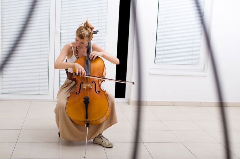 getty mujer violonchello