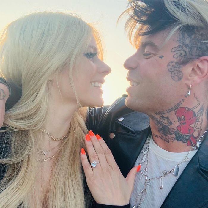 avril lavigne y mod sun se comprometen