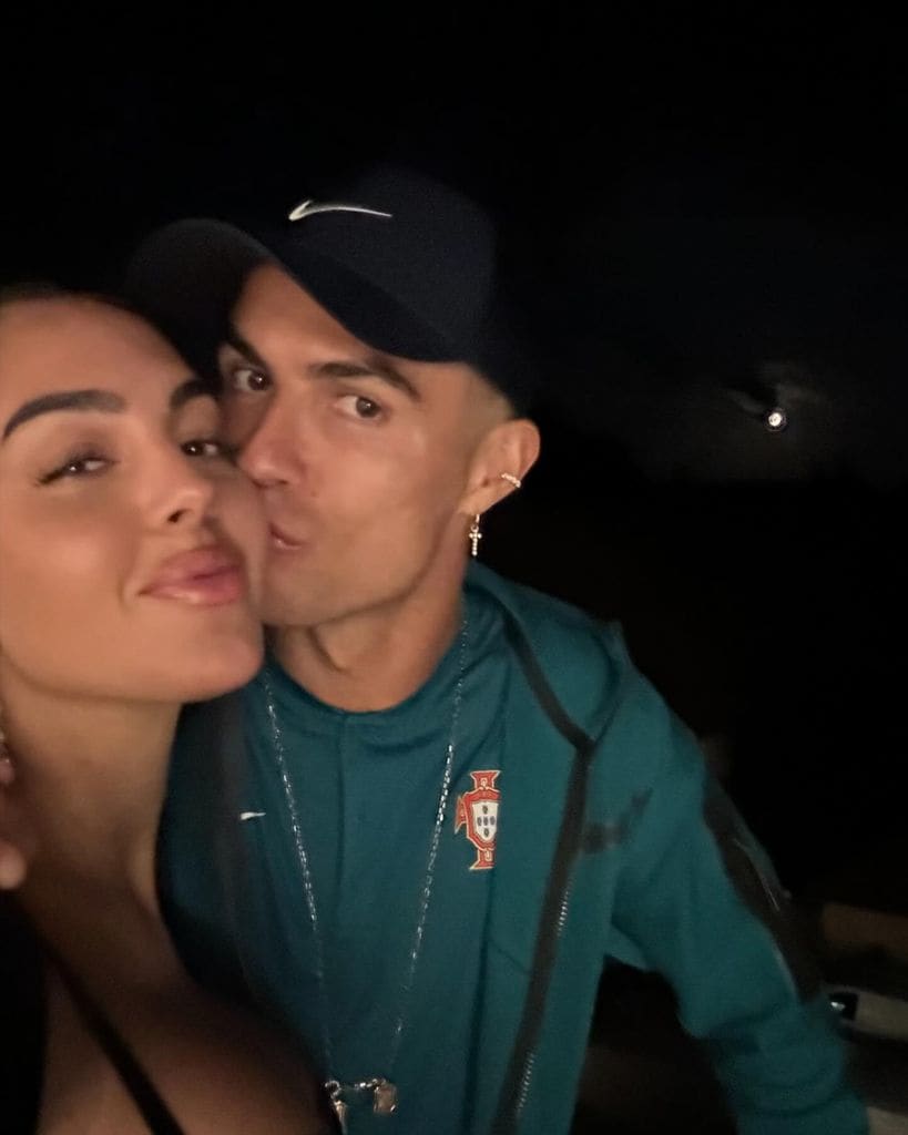 Georgina Rodríguez y Cristiano Ronaldo siguen tan enamorados como el primer día.