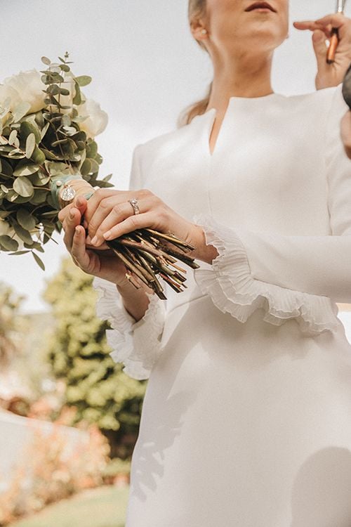 Ramo de novia con flores blancas