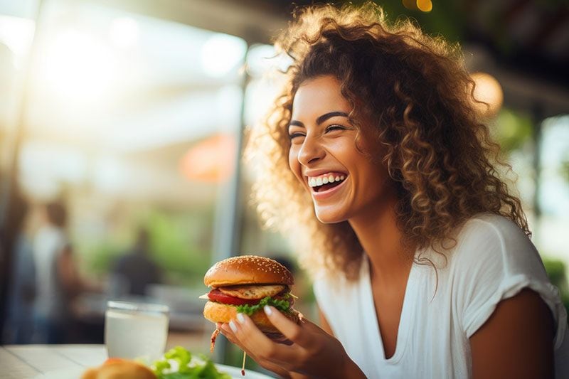 mujer hamburguesa