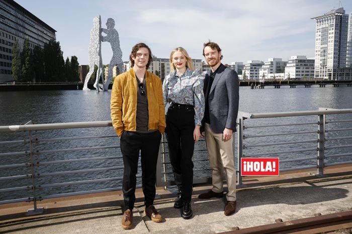 Sophie Turner, Evan Peters y Michael Fassbender