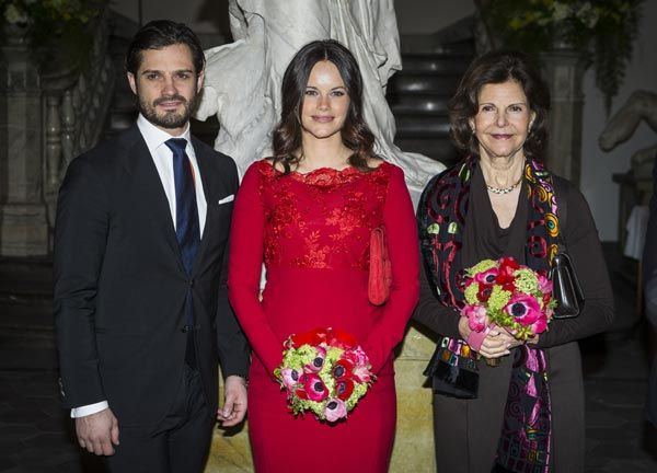 Junto a la reina Silvia de Suecia, el matrimonio visitó la Real Academia de Bellas Artes
