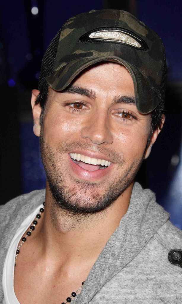 Hola 4040 Enrique Iglesias