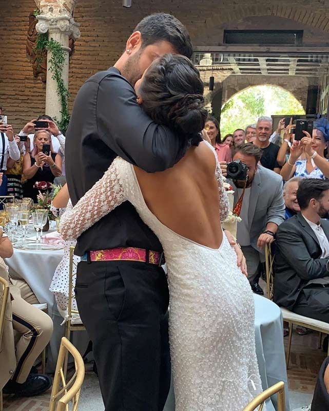 Melendi y Julia Nakamatsu ya son marido y mujer