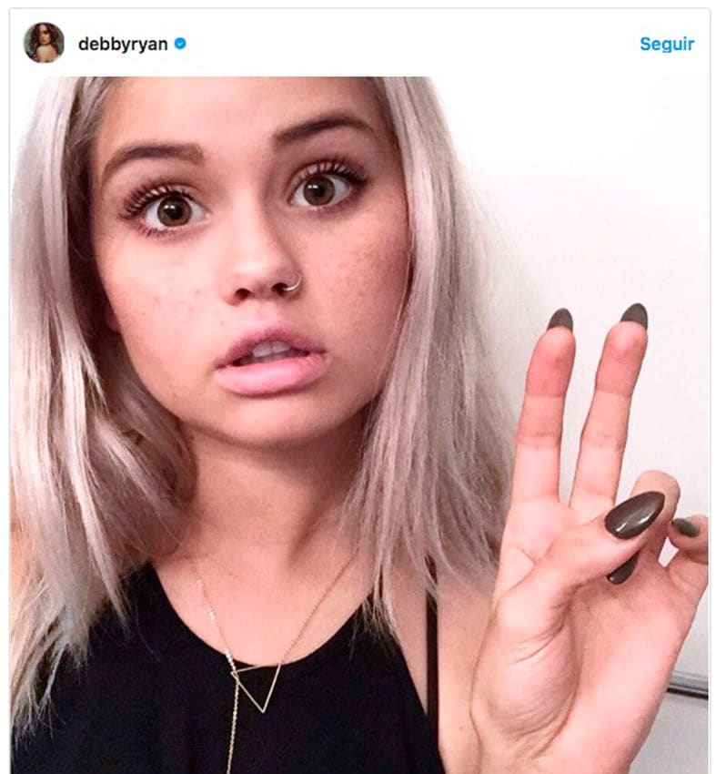 debby_ryan_collares_4a