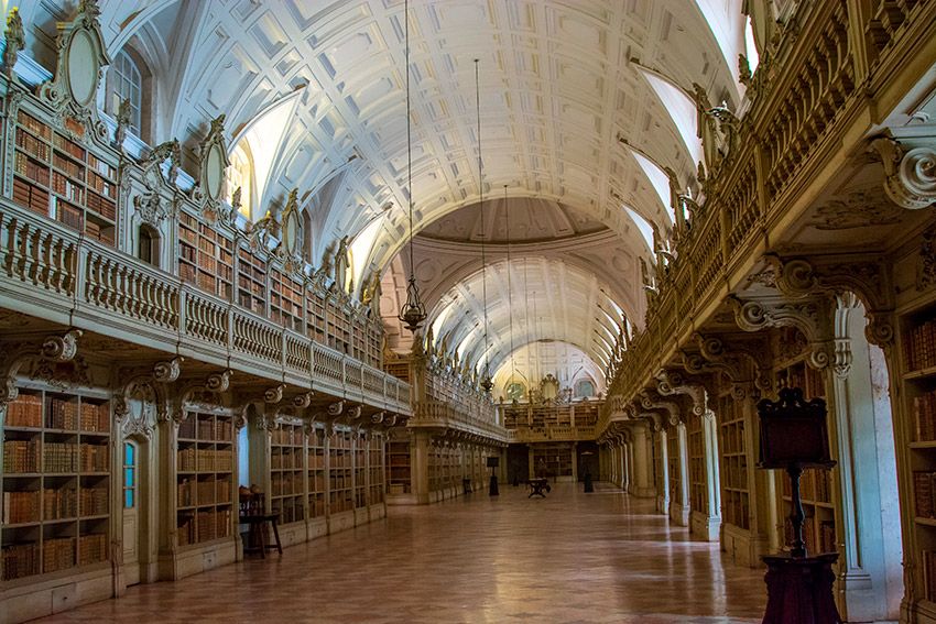 Biblioteca del palacio de Mafra, Lisboa, Portugal