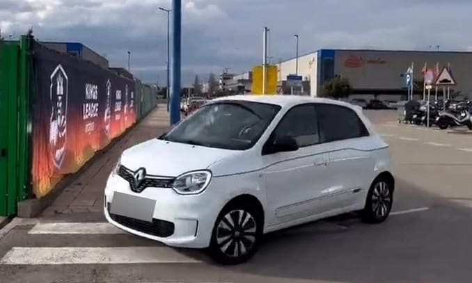 Gerard Piqué en un Twingo