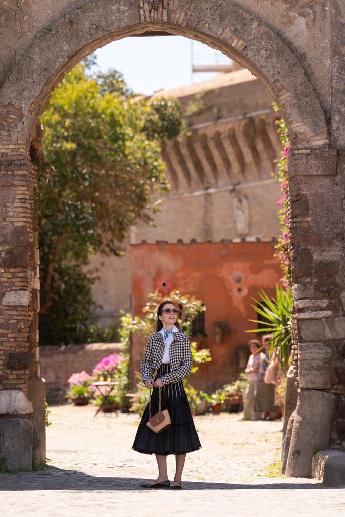 Los vestidos que lucía Audrey Hepburn en 'Vacaciones en Roma' han inspirado algunos de los modelos de Emily durante su estancia en la ciudad eterna