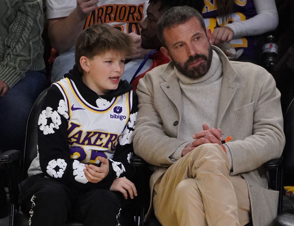 Samuel estaba muy atento a las jugadas de los Lakers