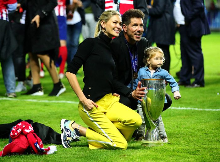 Carla Pereyra y Diego Simeone con su hija Francesca