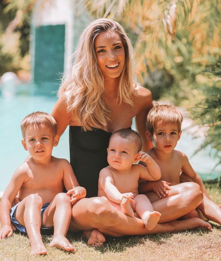 Alice Campello y sus tres hijos