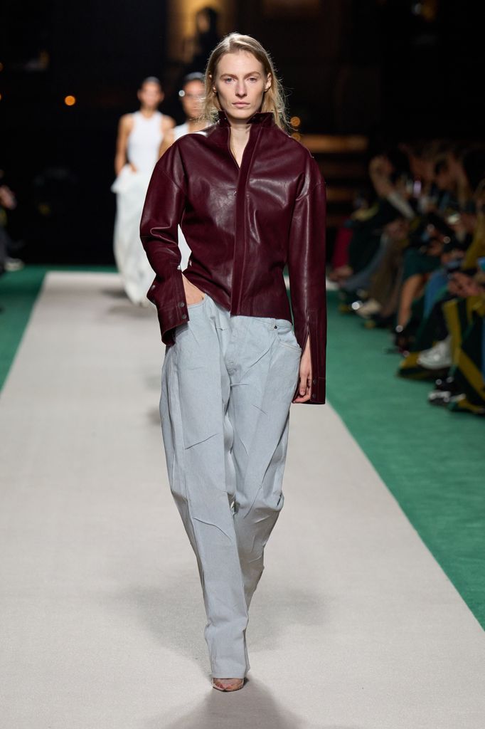 Paris Fashion Week: Victoria Beckham Primavera/Verano 2025