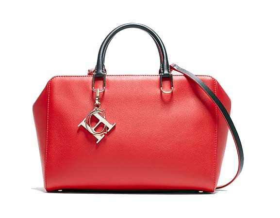 karlie_kloss_bolso_rojo_carolina_herrera_1a