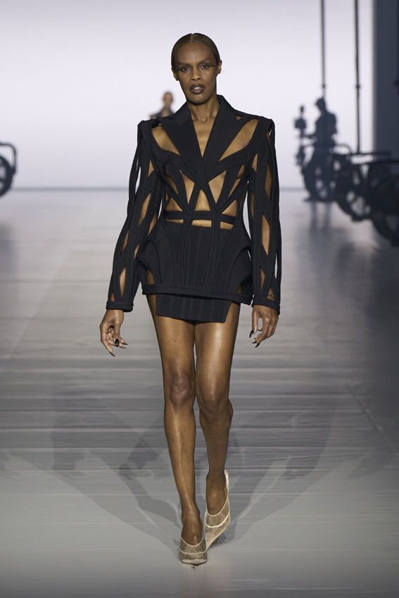 mugler032a