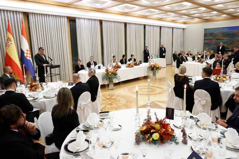 Los Reyes en una cena en su honor en Croacia