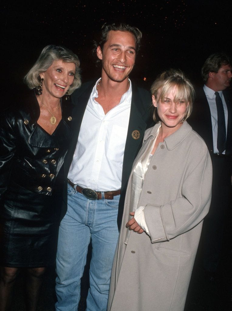 Matthew McConaughey junto a Kay y a Patricia Arquette en 1995