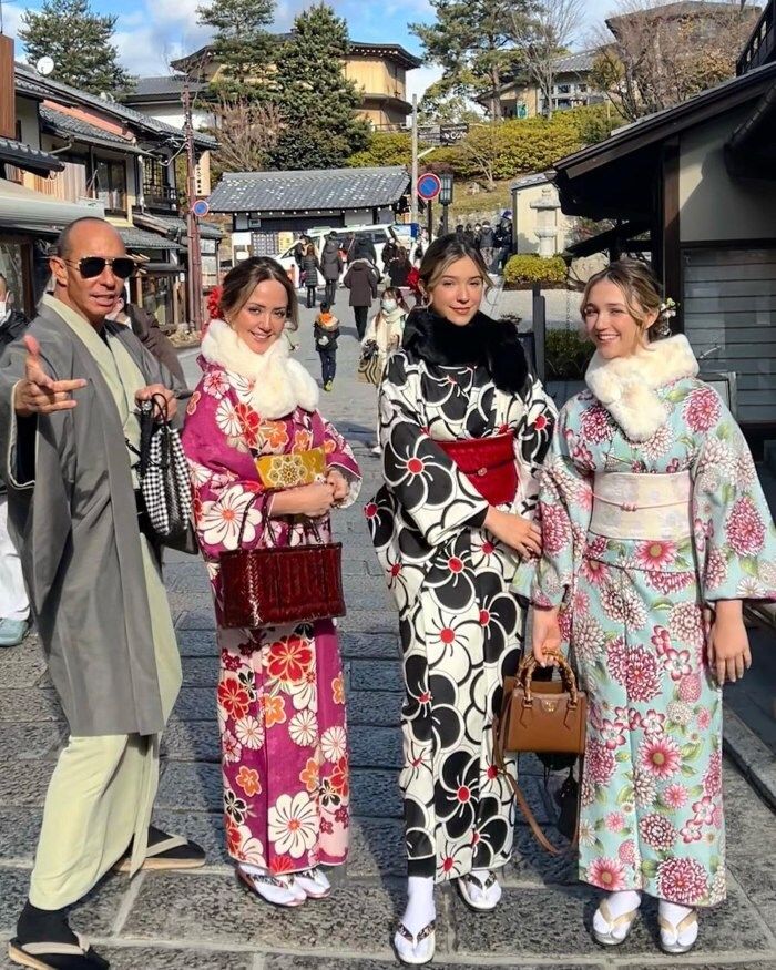 Andrea Legarreta y su familia en Japón