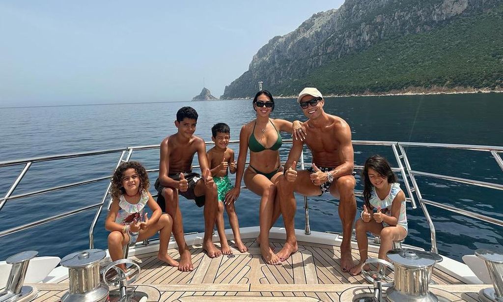 georgina rodr guez y cristiano ronaldo con sus hijos